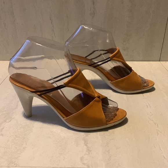 Robert Clergerie Women's Taupe Leather Slip On Heeled Sandals Size 6.5 - Picture 3 of 15